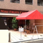 ミキ フルーツ カフェ - １台分の駐車スペースあり