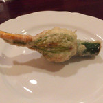 f - ズッキーニの花のなかは
      礼文のウニと男鹿の車海老