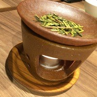 RESTAURANT 1899 OCHANOMIZU - ウェルカム香炉（上はお茶っ葉）