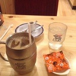 Komeda Kohi Ten - たっぷりアイスオーレ 540円  豆菓子付きとはユニークですね！