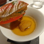 Vel  ROsier - 1509_VelROsier_前菜_松茸とウニの蘭王茶わん蒸し(鶏油かけ) 秋らしい一品