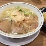 ＜Aランチ＞塩らーめん(750円)＋やきめしハーフ(200円)