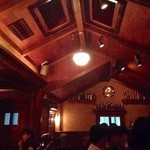メインバー コート - 山荘風、高天井がイイカンジ～