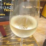 トラットリア ダ コヴィーノ - カンティーナ・ディオメーデ ラーマ・ディ・ムッチ シャルドネ　グラス　￥600