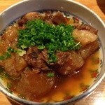 Ichi - 大皿の牛スジ煮込み