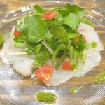 トラットリア ダ コヴィーノ - 対馬よりハタのカルパッチョ　￥1200
