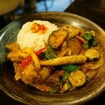 Mikazuki Curry SAMURAI.原点 - 一日分の野菜を食べるカレー