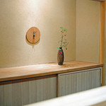 松川 - 【秋】数奇屋造りを思わせる店内...お月様から耳の長い十五夜のうさぎさんがこっちを覗いてる...（2015.09.26）