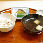 松川 - 【秋】松茸の炊き込みご飯と赤出汁のお味噌汁（2015.09.26）
      