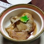 くれない苑 - 「板麩で豚肉が巻かれて松の実が入った煮物」、お麩の使い方がすごいうまい♪