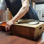 くれない苑 - おばあちゃんが「かいもち」を持って登場♪　うは～、楽しみ～！