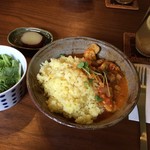 Kissa To Gawa - 季節ごとによって種類が替わるカレー。写真はマサラチキンカレー(バターチキンカレー)。僕のボキャブラリーじゃ上手く説明できませんが、とにかく旨かった！友達や上司に紹介したいくらい美味しかったです♪