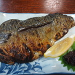 大谷食堂 - 見るからに美味しそうな焼き鯖が半身付いています。