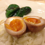 星人の宿 ペンション和田 - 煮卵のサラダ