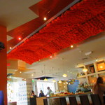 Oyamel Cocina Mexicana - 明るい店内、カウンター席で飲むのもあり。