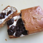 42314000 - 20150927  御茶ノ水小川軒のレーズンウィッチ　内部　レーズンたっぷり！