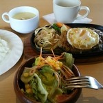 赤毛のアン - ハンバーグセット？