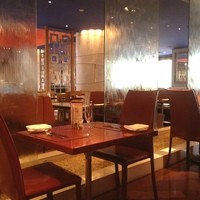 グリル&イタリアン アチェンド - ラグジュアリー感が溢れ出ている店内。