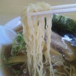 ラーメンリフト～、麺は中細のナチュラルウエーブで腰がしっかりしております