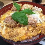 鶏三和 - かつ丼アップ