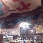 海鮮居酒屋 山傳丸 - 早い時間の店内　１８時過ぎには　ほぼ満席！