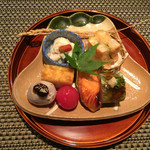 いまい - 八寸柿白和え 鮭の柚庵焼き カステラ玉子 
      秋刀魚寿司 蓮根のはさみ揚げ 衣かつぎ田楽
      プチトマトの三杯酢