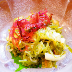 よねさん - イカと海藻のバジルソース