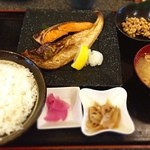 Kizembou - 焼き魚2種盛り定食¥780
                        鮭とホッケと納豆まで付いてこの値段はとても良心的(^ ^)