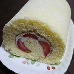 ナカタヤ - 苺のロールケーキ
