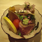 くろぎ - 鴨ロース、筍とたいら貝の木の芽和え、トマト甘酢漬。