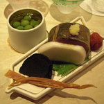 くろぎ - くちこ、ゆべし、鯖の小袖寿し、うすい豆。