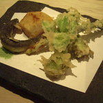 くろぎ - 海老芋と稚鮎と山菜の天ぷら。