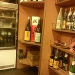 十割蕎麦みかあさ - お酒がズラり。