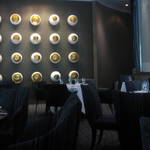 701 - 著名なレストランデザイナーMartin Vahtra氏の手によるちょっととんがった内装、私の趣味とは少し違うけど。