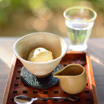 茂庵 - アイスにエスプレッソをかける