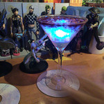 ビューティフルデイ - マスターにおまかせで頼むこともできます。こちらは七色に光るキューブがカクテルの中に！