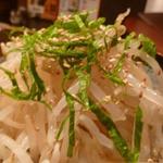 鶏料理ひとりひとり - もやしサラダ・・お代わり自由