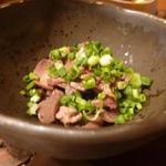 鶏料理ひとりひとり - お通し　モツ煮込み