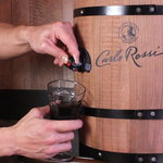 カリブの酒場 - ワインは豪快に注ぎ放題