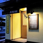 トラットリアビコローレヨコハマ - 外観