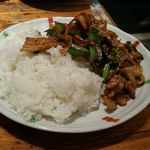 麺飯食堂 なかじま - スタミナ焼肉丼　800円。味は美味しい。ただ、私には塩味が強い感じがします。