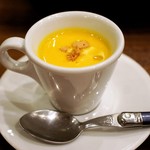 トラットリアビコローレヨコハマ - アミューズのポタージュ