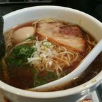 鬼そば 藤谷 - 醤油ラーメン+味玉　950円。