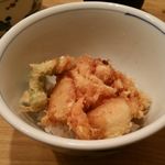 てんぷら黒川 - 蘭コース（2000円）のお食事　かき揚げ丼。ホタテと海老のかき揚げでぷりぷりの食感がとても良いです。