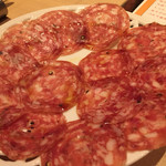 ピッツァ サン フェリーチェ - 黒トリュフ入りトスカーナサラミとフィノッキオーナの盛り合わせ390円