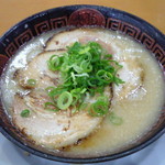 Hakata Nagahama Ramen Yumekaidou - 長浜らーめん（680円）