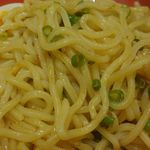 麺屋政宗 - まずは素のままでカラアブラを頂くと、腰のある太麺とピリッと辛くて旨味のあるタレと絡んでおいしく、具のメンマは柔らか、チャーシューは分厚くジューシーで美味しいです。