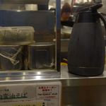 麺屋政宗 - 正面カウンター内の様子や