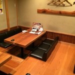 寿司 築地日本海 - テーブルは掘りごたつ風で足が楽