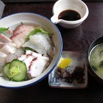 Kaisen Sakana Ya - 海鮮丼１，０００円（税込）